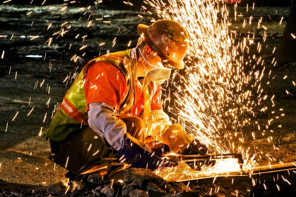 How Much Do Welders Make? [Figures for All 50 States!] | WeldingWatch